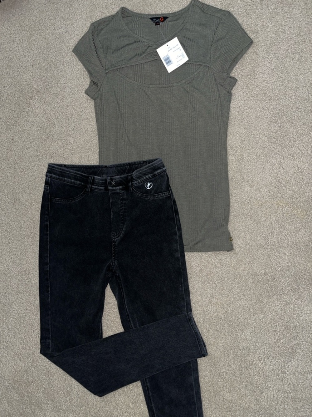 Bundle:outfit includes Guess top and pants